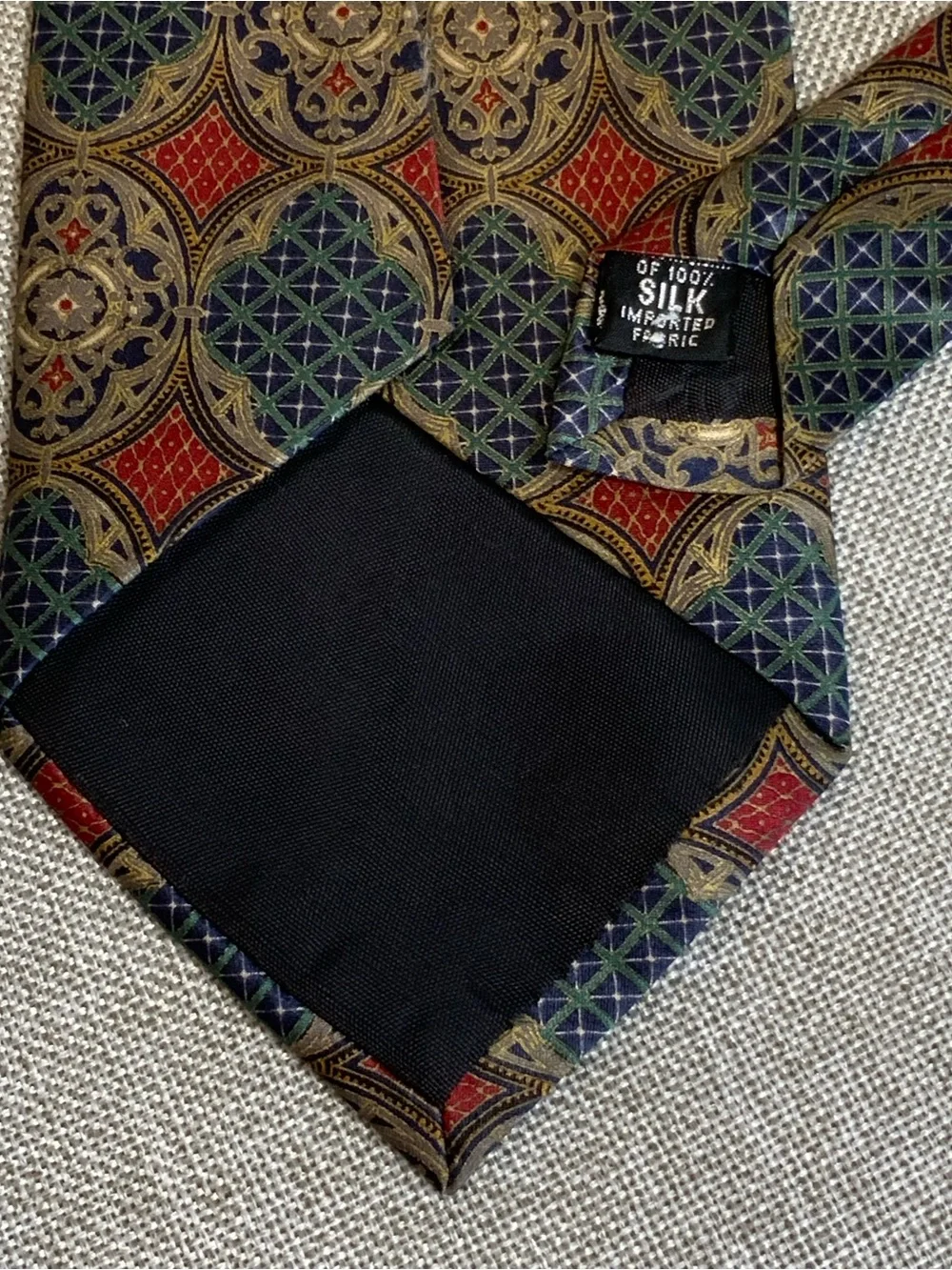 Bill Blass 100% Silk Medallion Geometric Tie